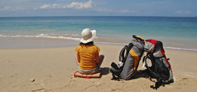 Backpacker am Strand von Cancun